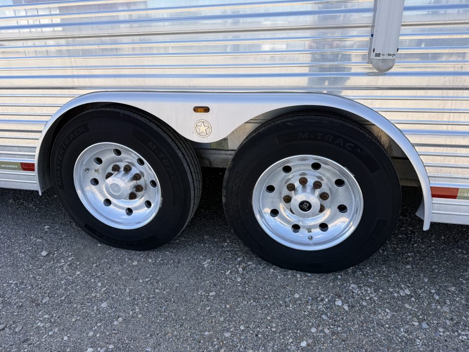 Used 2007 Bloomer THE EVOLUTION Horse Trailer