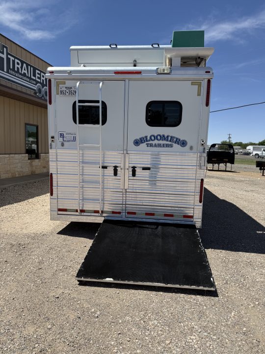 Used 2007 Bloomer THE EVOLUTION Horse Trailer