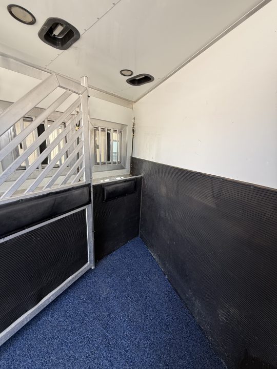 Used 2007 Bloomer THE EVOLUTION Horse Trailer