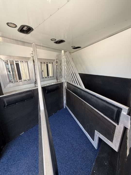 Used 2007 Bloomer THE EVOLUTION Horse Trailer
