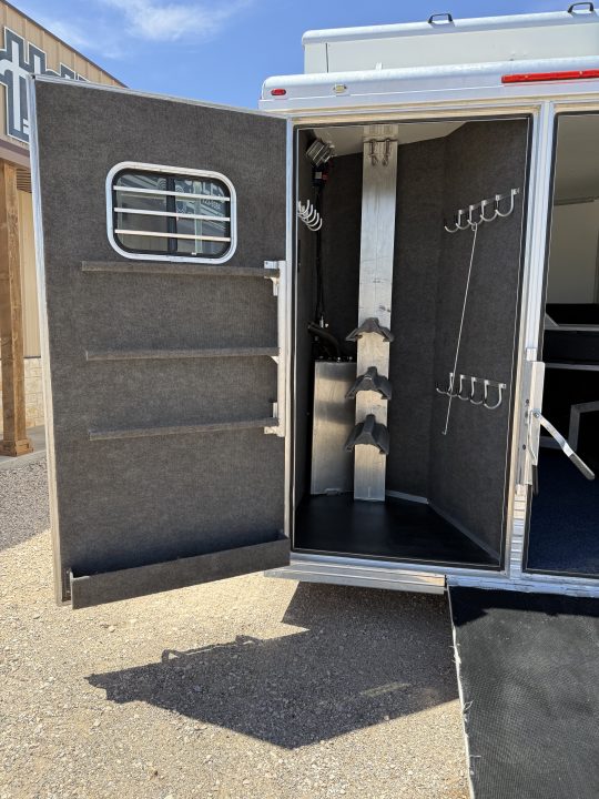Used 2007 Bloomer THE EVOLUTION Horse Trailer