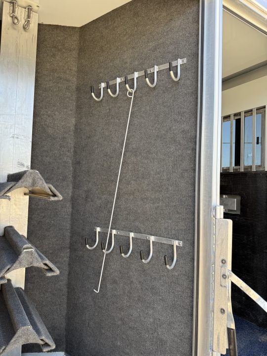 Used 2007 Bloomer THE EVOLUTION Horse Trailer