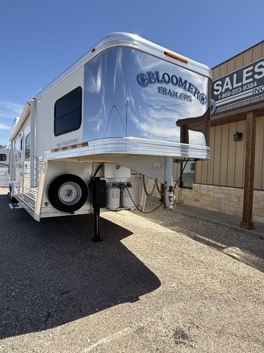 Used 2007 Bloomer THE EVOLUTION Horse Trailer