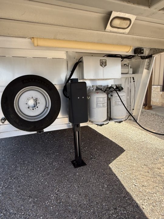 Used 2007 Bloomer THE EVOLUTION Horse Trailer