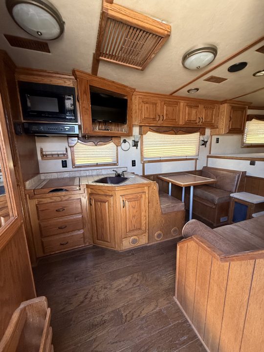 Used 2007 Bloomer THE EVOLUTION Horse Trailer