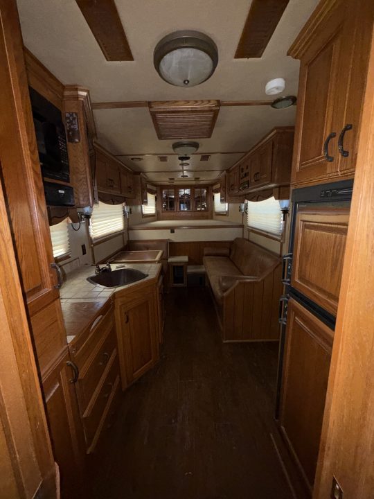 Used 2007 Bloomer THE EVOLUTION Horse Trailer