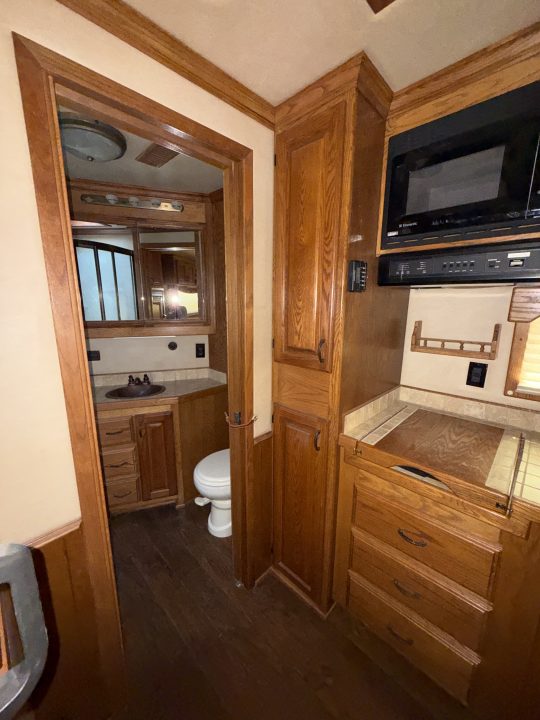 Used 2007 Bloomer THE EVOLUTION Horse Trailer