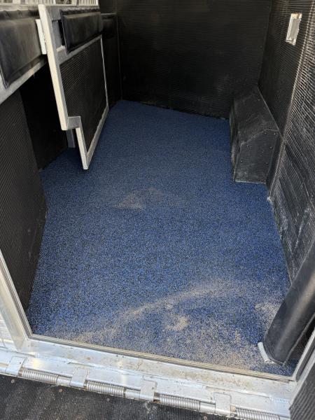 Used 2007 Bloomer THE EVOLUTION Horse Trailer