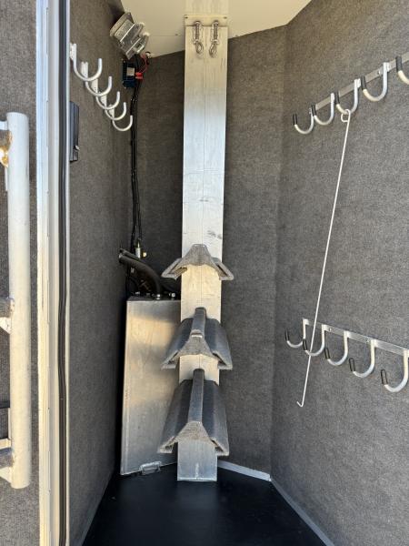 Used 2007 Bloomer THE EVOLUTION Horse Trailer