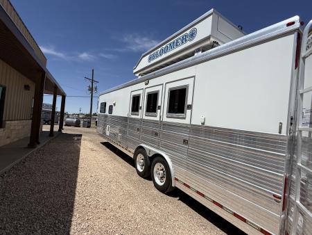 Used 2007 Bloomer THE EVOLUTION Horse Trailer
