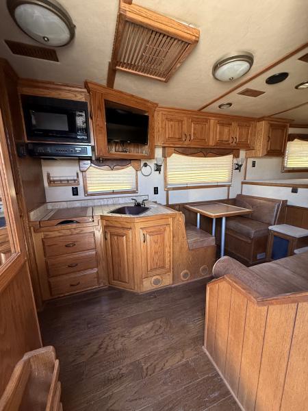 Used 2007 Bloomer THE EVOLUTION Horse Trailer