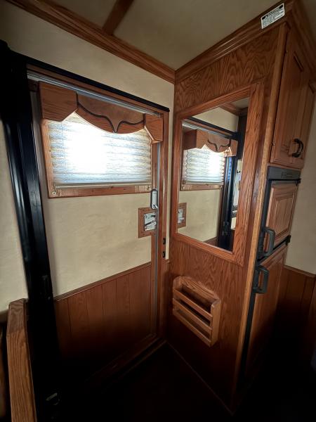 Used 2007 Bloomer THE EVOLUTION Horse Trailer