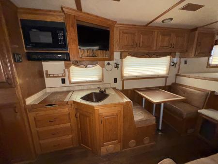 Used 2007 Bloomer THE EVOLUTION Horse Trailer