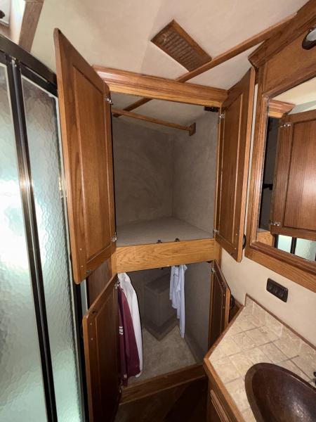 Used 2007 Bloomer THE EVOLUTION Horse Trailer