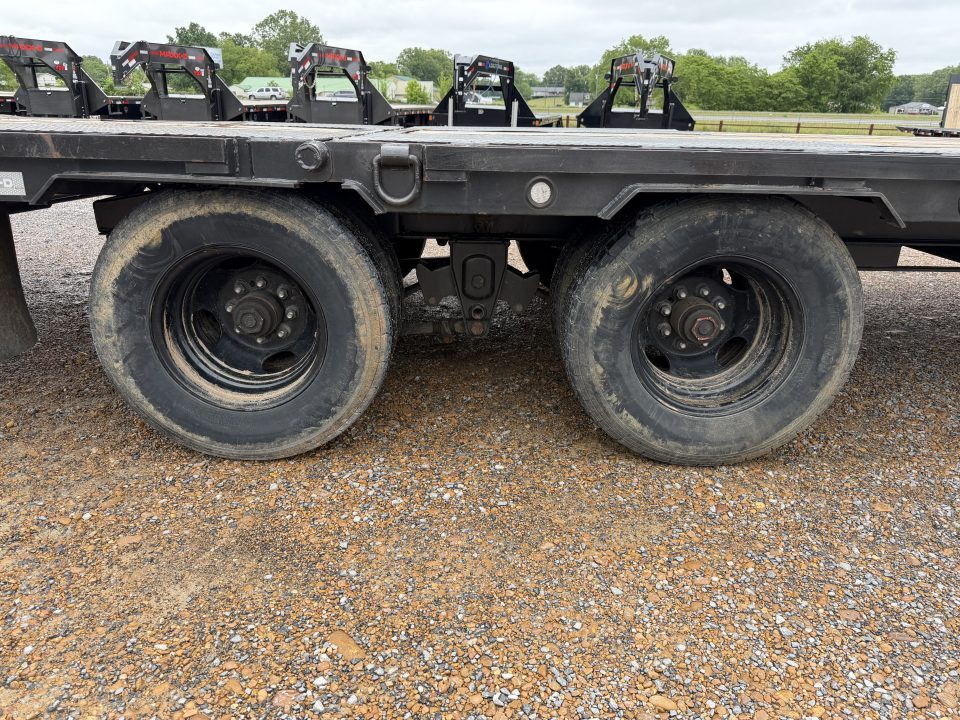 Used 2024 MAXXD 102" x 32' 25.9K HYD Dove Gooseneck Trailer