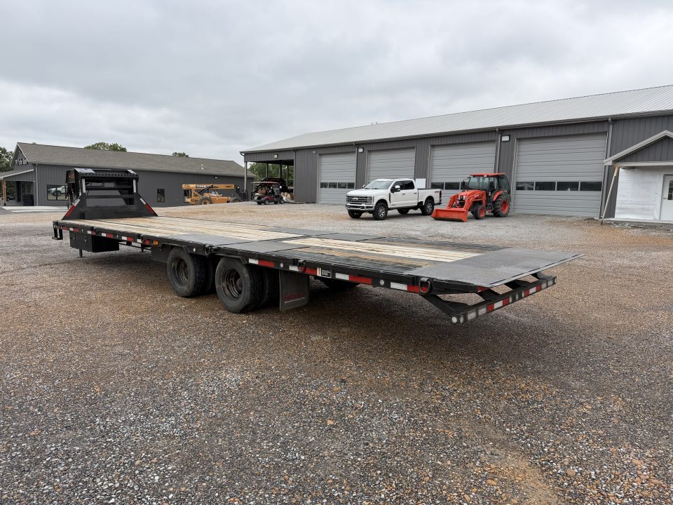 Used 2024 MAXXD 102" x 32' 25.9K HYD Dove Gooseneck Trailer