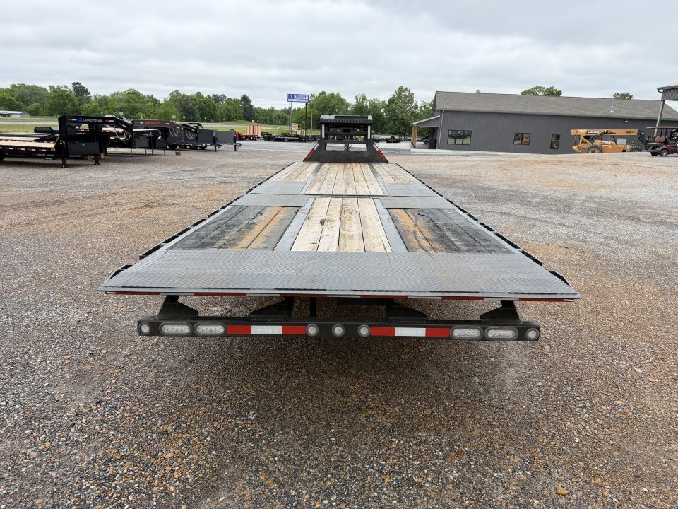Used 2024 MAXXD 102" x 32' 25.9K HYD Dove Gooseneck Trailer