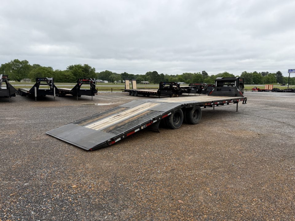 Used 2024 MAXXD 102" x 32' 25.9K HYD Dove Gooseneck Trailer
