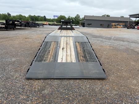 Used 2024 MAXXD 102" x 32' 25.9K HYD Dove Gooseneck Trailer