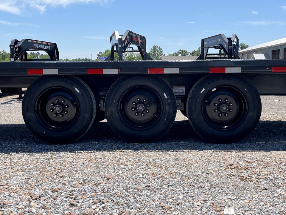 New 2026 Lamar Gooseneck Deckover Tilt | 102" x 26' 21K GVWR