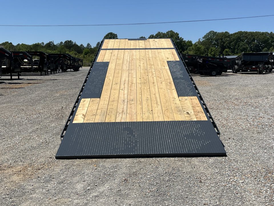 New 2026 Lamar Gooseneck Deckover Tilt | 102" x 26' 21K GVWR