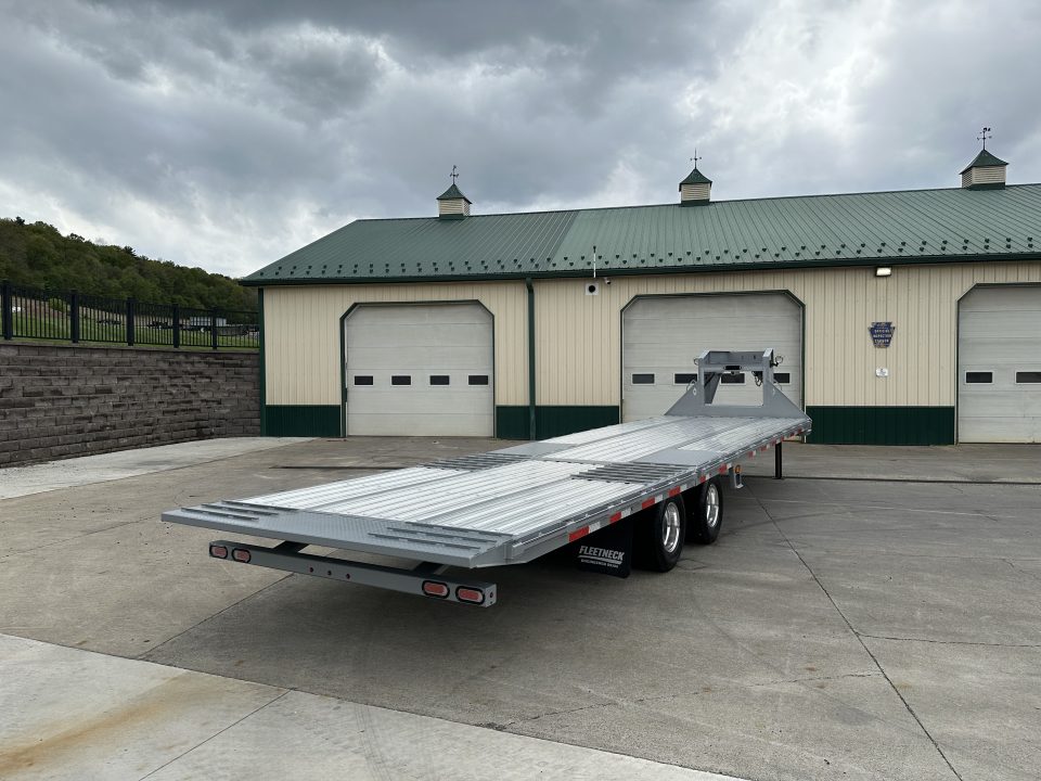 New Diamond C 32' FMAX212 Gooseneck w/Hyd Dovetail - Pacesetter Edition - Aluminum Floor