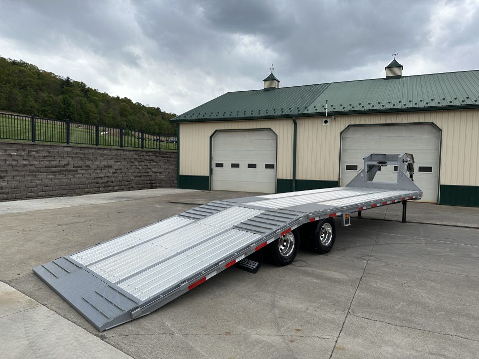 New Diamond C 32' FMAX212 Gooseneck w/Hyd Dovetail - Pacesetter Edition - Aluminum Floor