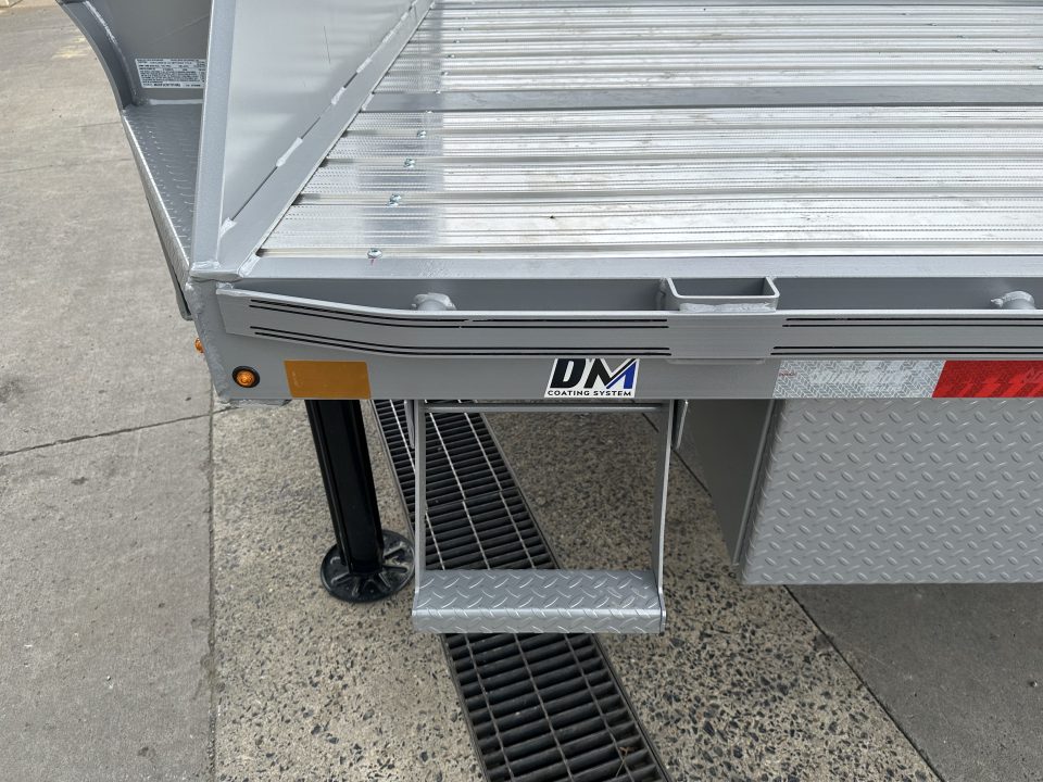 New Diamond C 32' FMAX212 Gooseneck w/Hyd Dovetail - Pacesetter Edition - Aluminum Floor