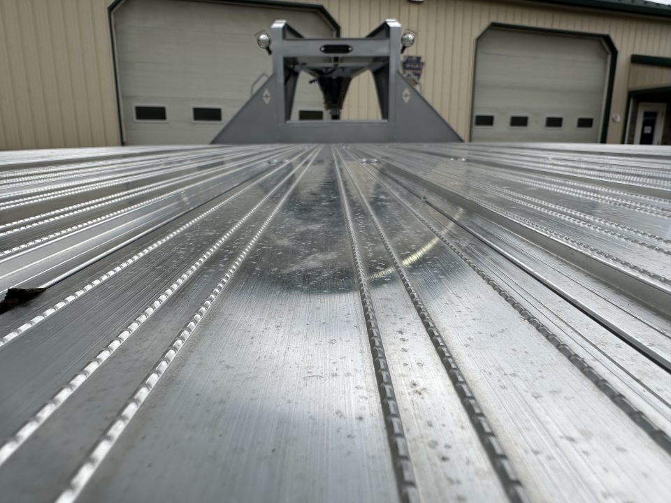 New Diamond C 32' FMAX212 Gooseneck w/Hyd Dovetail - Pacesetter Edition - Aluminum Floor