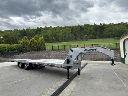 New Diamond C 32' FMAX212 Gooseneck w/Hyd Dovetail - Pacesetter Edition - Aluminum Floor