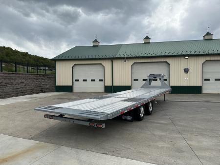 New Diamond C 32' FMAX212 Gooseneck w/Hyd Dovetail - Pacesetter Edition - Aluminum Floor