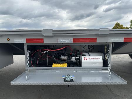 New Diamond C 32' FMAX212 Gooseneck w/Hyd Dovetail - Pacesetter Edition - Aluminum Floor