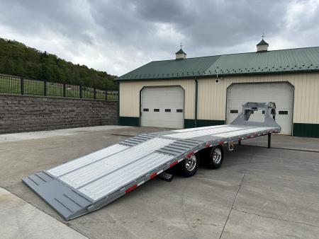 New Diamond C 32' FMAX212 Gooseneck w/Hyd Dovetail - Pacesetter Edition - Aluminum Floor