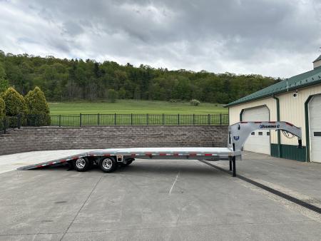 New Diamond C 32' FMAX212 Gooseneck w/Hyd Dovetail - Pacesetter Edition - Aluminum Floor