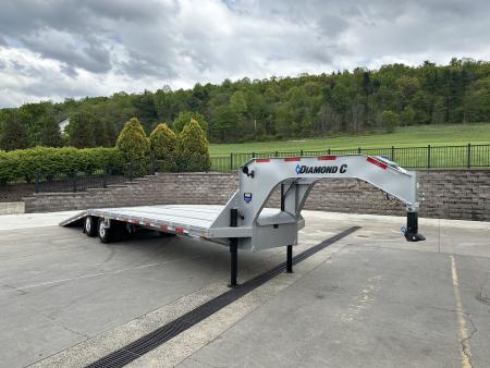 New Diamond C 32' FMAX212 Gooseneck w/Hyd Dovetail - Pacesetter Edition - Aluminum Floor