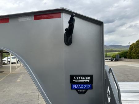 New Diamond C 32' FMAX212 Gooseneck w/Hyd Dovetail - Pacesetter Edition - Aluminum Floor
