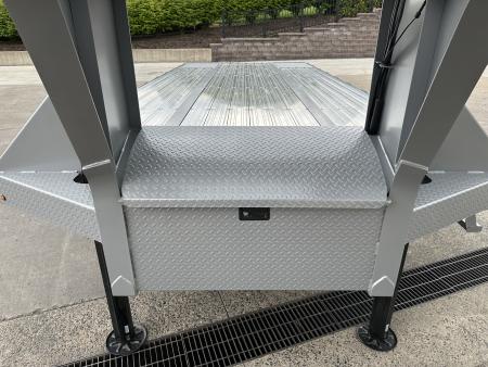 New Diamond C 32' FMAX212 Gooseneck w/Hyd Dovetail - Pacesetter Edition - Aluminum Floor