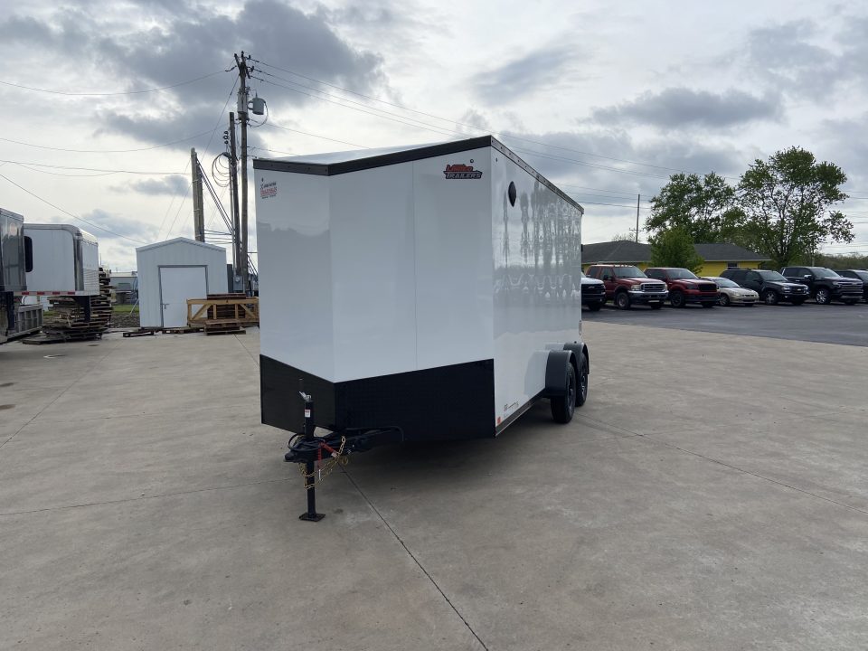 New United UJ-7X16 Enclosed Trailer