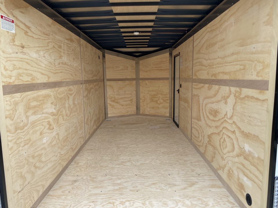 New United UJ-7X16 Enclosed Trailer