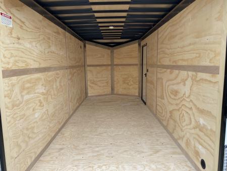 New United UJ-7X16 Enclosed Trailer