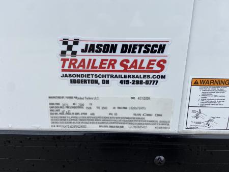 New United UJ-7X16 Enclosed Trailer