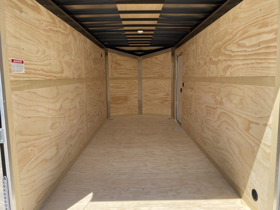 New United UJ-7X16 Enclosed Trailer