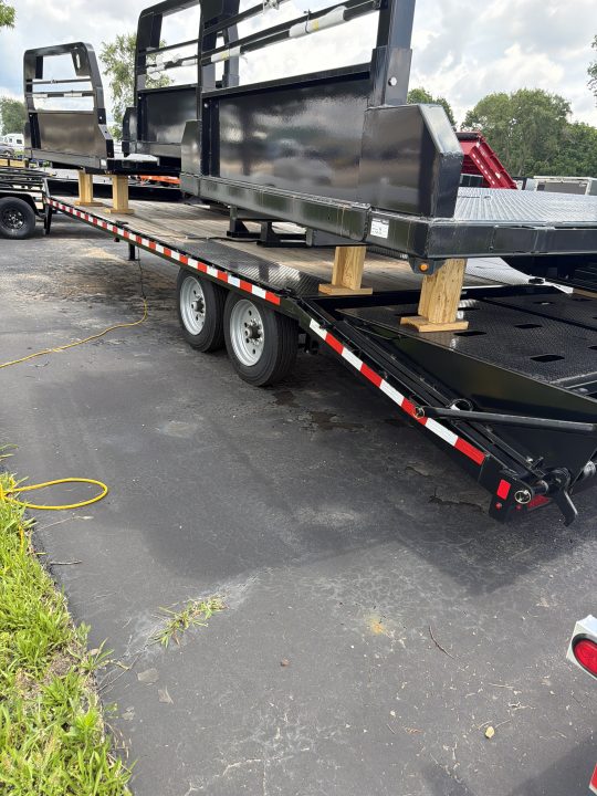 New 2026 Sure-Trac 8.5 x 20+5 Heavy Duty Low Profile Beavertail Deckover Trailer, 17.6K