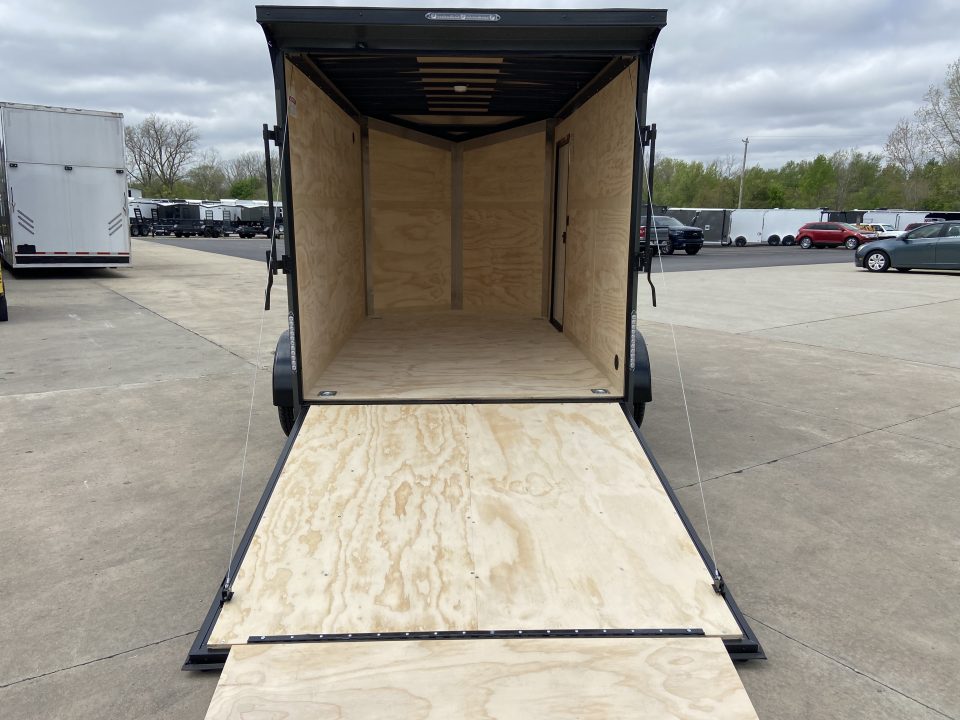 New United UJ-7X12 Enclosed Trailer