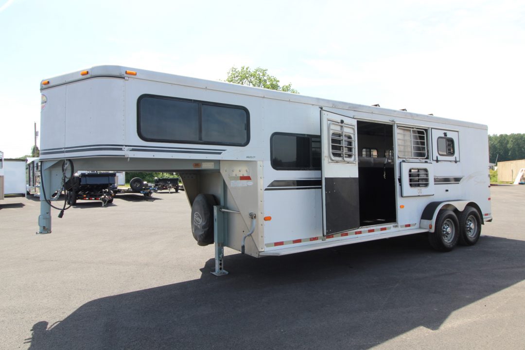 Used 2002 Sundowner 3 Horse w/ Side Tack - Insulated Dressing Room Roof