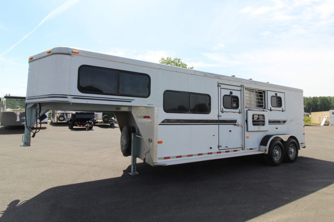 Used 2002 Sundowner 3 Horse w/ Side Tack - Insulated Dressing Room Roof