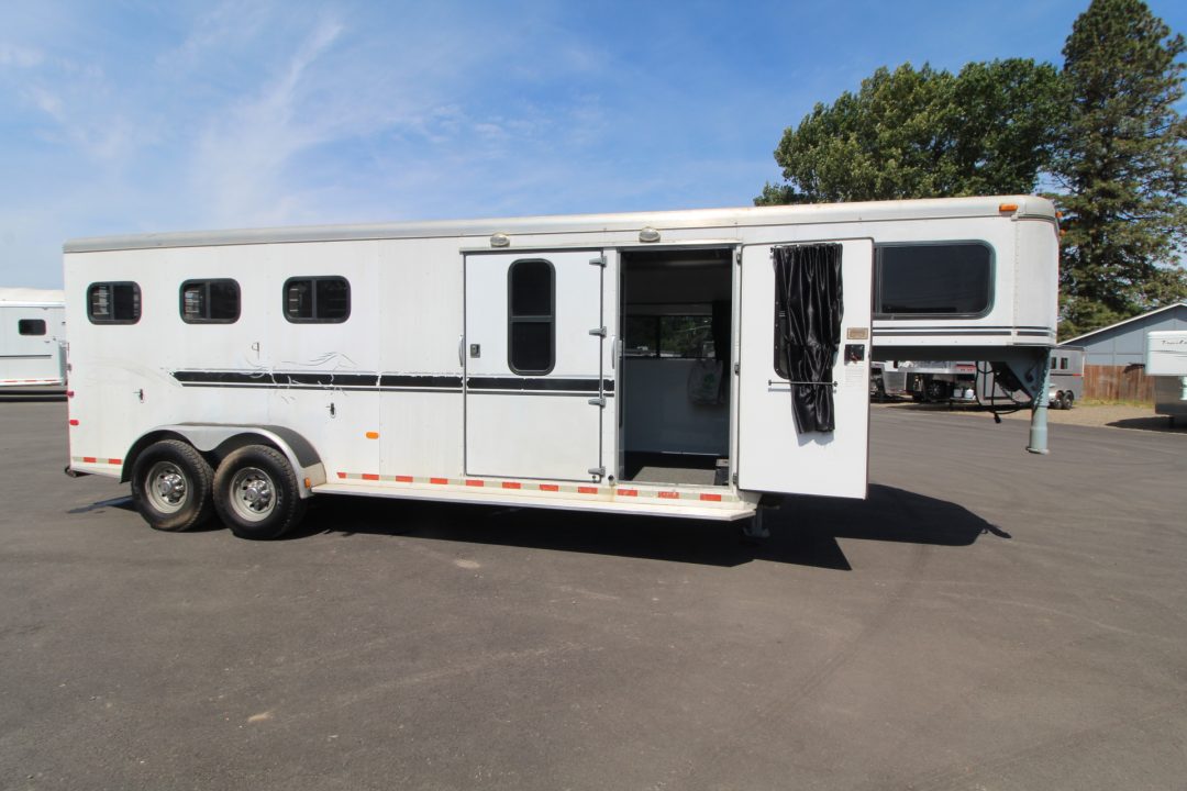 Used 2002 Sundowner 3 Horse w/ Side Tack - Insulated Dressing Room Roof