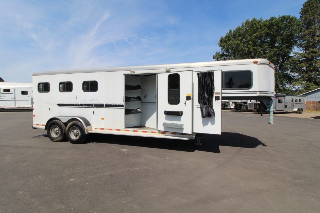 Used 2002 Sundowner 3 Horse w/ Side Tack - Insulated Dressing Room Roof