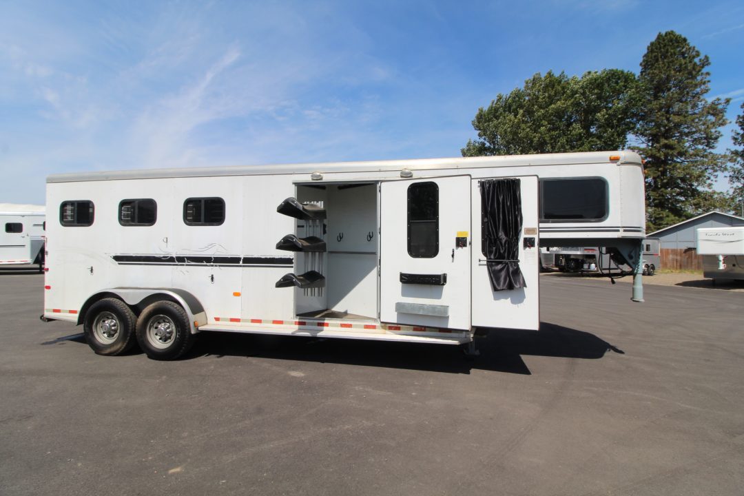 Used 2002 Sundowner 3 Horse w/ Side Tack - Insulated Dressing Room Roof