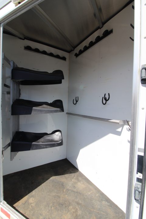 Used 2002 Sundowner 3 Horse w/ Side Tack - Insulated Dressing Room Roof